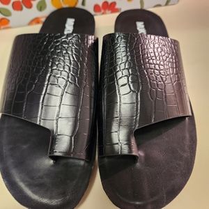 Womens Black Muk Luks Sandals Size 9 / 8